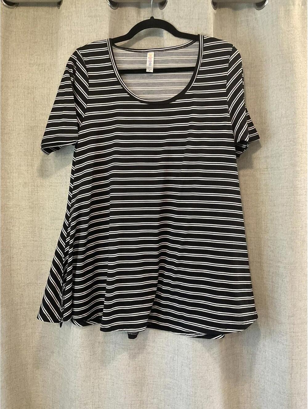 Lularoe Womens Black & White Blouse/tee Size M